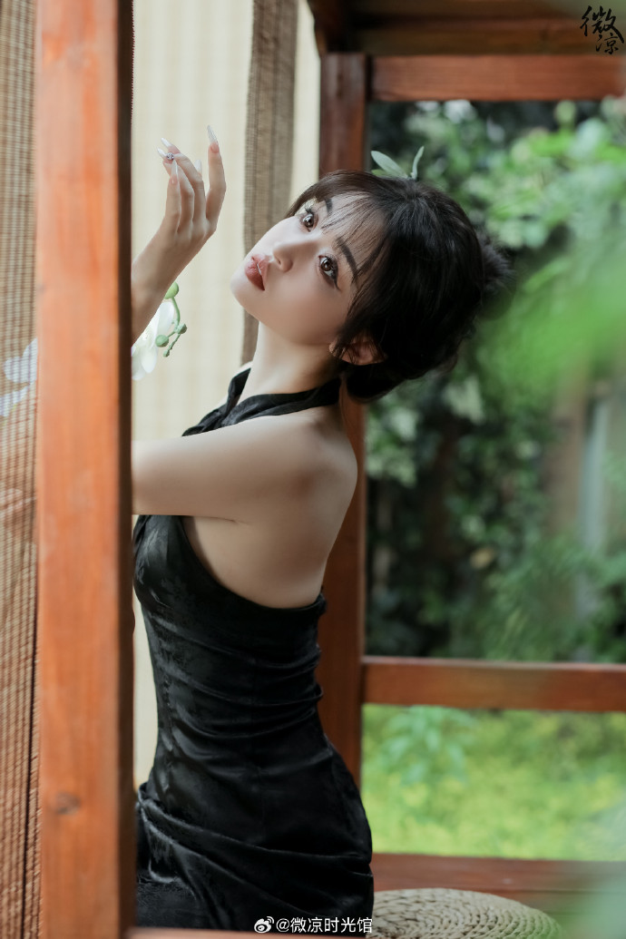 平板也能色彩自然 · 黑色幽默